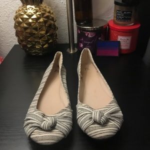 Time and Tru Women’s Gray and White Flats Size 7.5 US